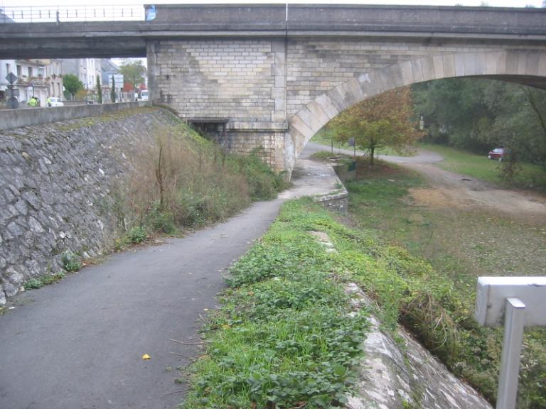 Vue d'ensemble vers l'amont.