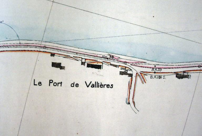 La rampe située immédiatement en amont de la passerelle Saint-Symphorien. Vue prise vers l'amont.