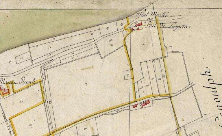 Plan des quays à construire dans toute la longueur de la ville de Tours depuis la levée de Saint-Pierre-des-Corps jusqu'au pont Sainte-Anne, vers 1775, détail : cale au niveau de la place Foire le Roi. ; Plan des quays à construire dans toute la longueur de la ville de Tours depuis la levée de Saint-Pierre-des-Corps jusqu'au pont Sainte-Anne, vers 1775, détail : cale au niveau de la place Foire le Roi.