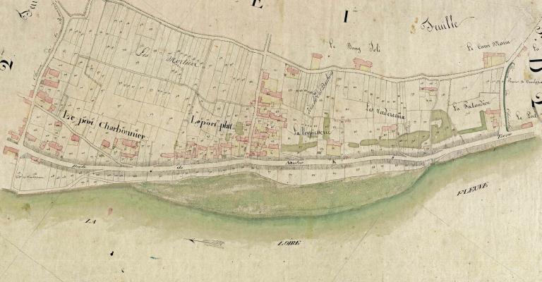 Projet d'exhaussement et de consolidation de la levée gauche de la Loire au droit du bourg de Bréhémont, 28 mai 1858, ingénieur de Vésian : profil n°2b (cale de la Plaisse). (archives départementales d'Indre-et-Loire, S 4994).