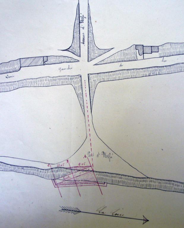 Défense de la ville d'Amboise contre les inondations, achèvement du quai des Violettes, plan de l'ingénieur Descombes, 20 août 1867. Détail sur un abreuvoir projeté. (archives départementales d'Indre-et-Loire, S 4987).