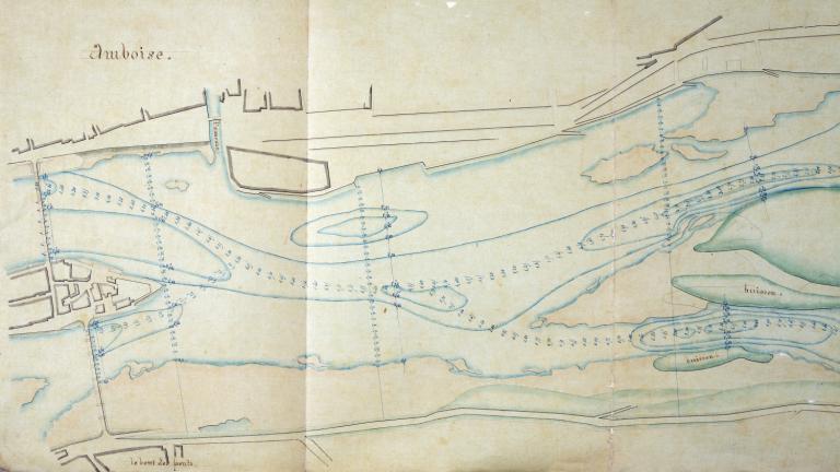 Rive gauche, marques de crues gravées sur la culéee du pont Wilson.