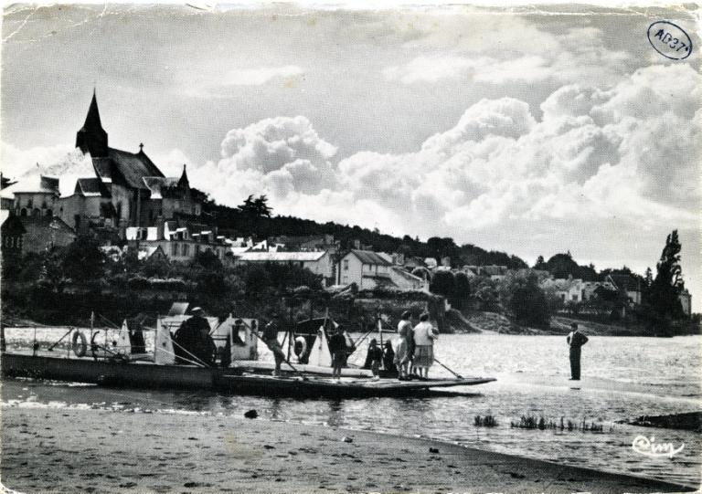 Notre Dame du Bout des Ponts et la Loire (rive droite). Carte postale ancienne. (archives départementales d'Indre-et-Loire, 10 Fi 3-235). ; Notre Dame du Bout des Ponts et la Loire (rive droite). Carte postale ancienne. (archives départementales d'Indre-et-Loire, 10 Fi 3-235).