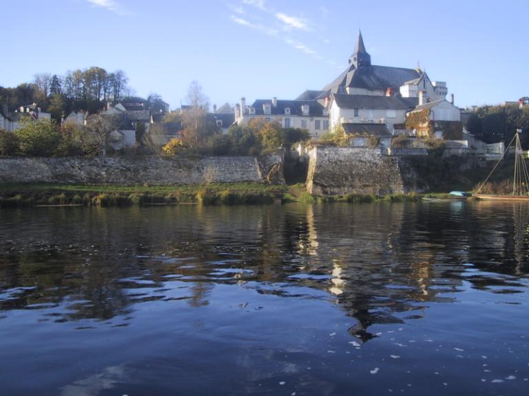 Chaland sur la Loire à Tours. Carte postale ancienne. (archives départementales d'Indre-et-Loire, 10 Fi 261 1366).