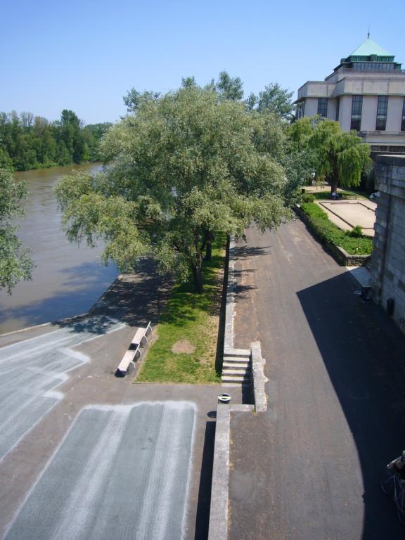 Vue d'ensemble vers l'amont.