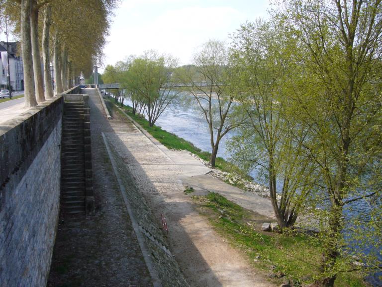 Plan de réalignement de 1835, planche n° 9 : rive gauche en aval du pont, quai du port et embouchure de l'Amasse. (archives municipales d'Amboise, O 210). ; Plan de réalignement de 1835, planche n° 9 : rive gauche en aval du pont. (archives municipales d'Amboise, O 210).
