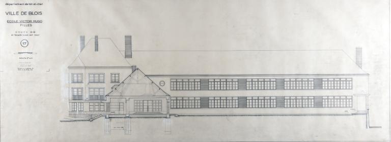 Coupe et façade ouest sur la cour, par A. Aubert, 1951-52. (Fonds A. Aubert. SIAF/ Cité de l'architecture et du Patrimoine / Archives XXe siècle, 072 IFA : 322).