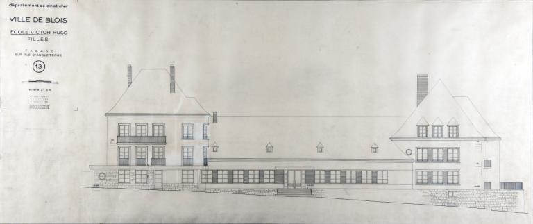 Façade sur la rue d'Angleterre, par A. Aubert, 1951. (Fonds A. Aubert. SIAF/ Cité de l'architecture et du Patrimoine / Archives XXe siècle, 072 IFA : 322).