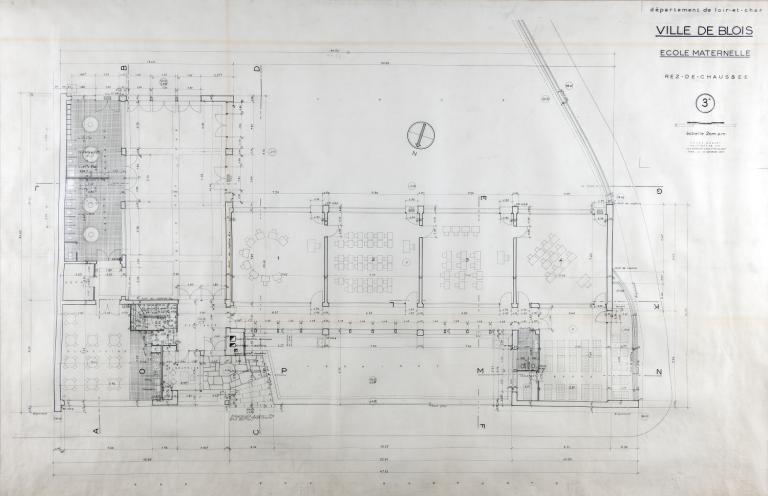 Projet d'école maternelle par A. Aubert, plan du rez-de-chaussée, 11-1955. (Fonds A. Aubert. SIAF/ Cité de l'architecture et du Patrimoine / Archives d'architecture du XXe siècle, 072 IFA : 322).