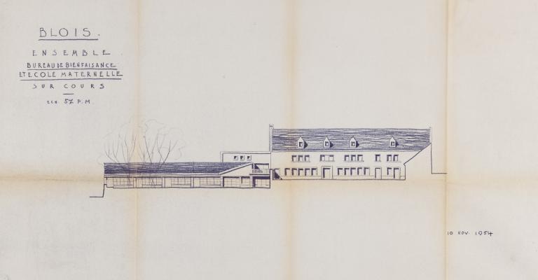 Projet d'école maternelle, croquis des façades sur cour de l'ensemble formé par l'école maternelle et le Bureau de Bienfaisance, 11-1954. (Fonds A. Aubert. SIAF/ Cité de l'architecture et du Patrimoine / Archives d'architecture du XXe siècle, 072 IFA : 119).