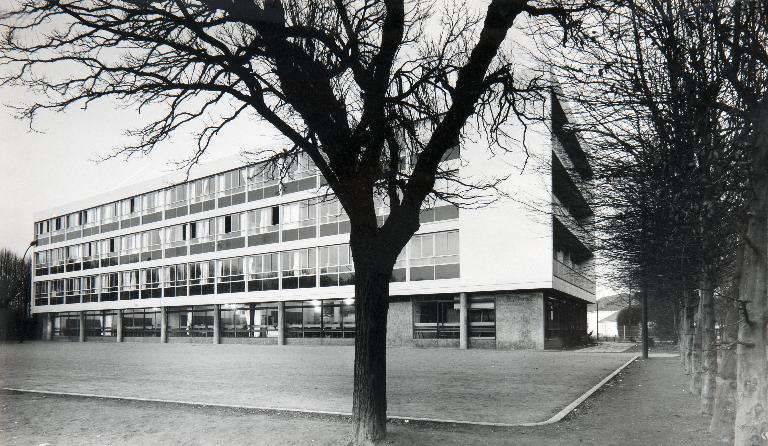 Bâtiment N, façade ouest, 1964. (Archives municipales de Blois, 13 Z 21).