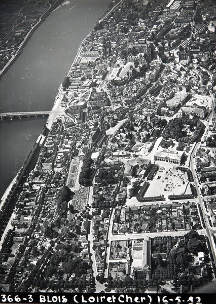 Vue aérienne, 16-05-1952. (Archives municipales de Blois, 2 Fi 22).