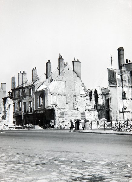 Tête de pont, rive gauche, été 1940. (Archives communales, Blois, 2 Fi 22).