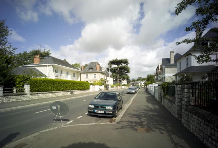 Avenue du Maréchal-Leclerc, à partir du carrefour avec la rue d'Alsace-et-de-Lorraine.