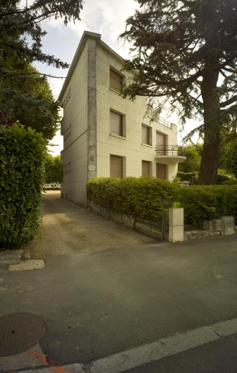 Passage d'accès à la cour et à la porte d'entrée de l'immeuble, le long du mur nord.