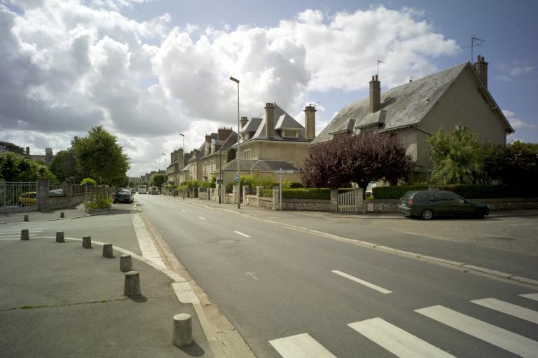 Vue des 8-10-12-14-16 et 18 avenue du Maréchal-Leclerc depuis le nord.