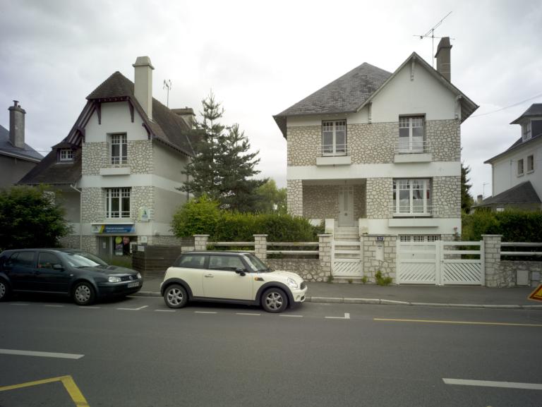 Maisons construites en gros moellon apparent, 37 et 39 avenue du Maréchal-Leclerc.