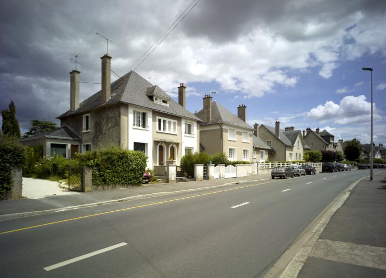 47-49-51-53 et 55 avenue du Maréchal-Leclerc, vus depuis le nord.