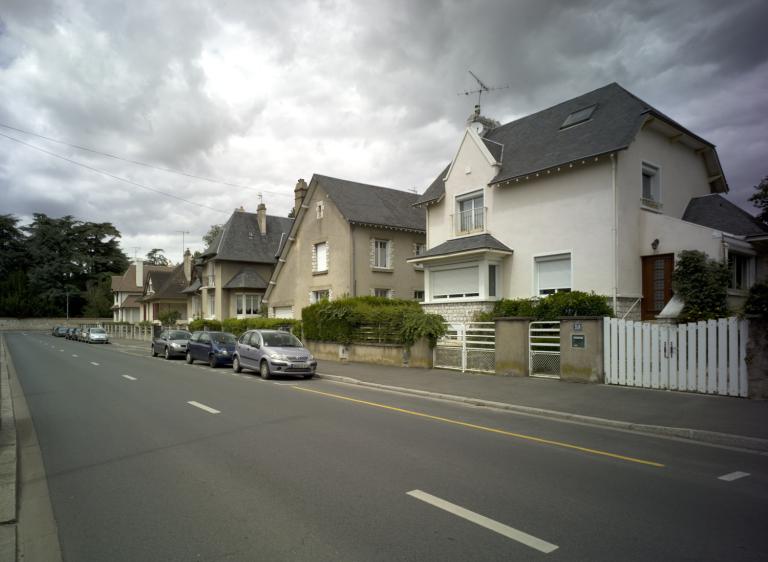 59, 61, 63, 65 et 67 avenue du Maréchal-Lerclerc, vus depuis le sud. Au fond, on distingue les arbres du parc du lycée Augustin-Thierry.