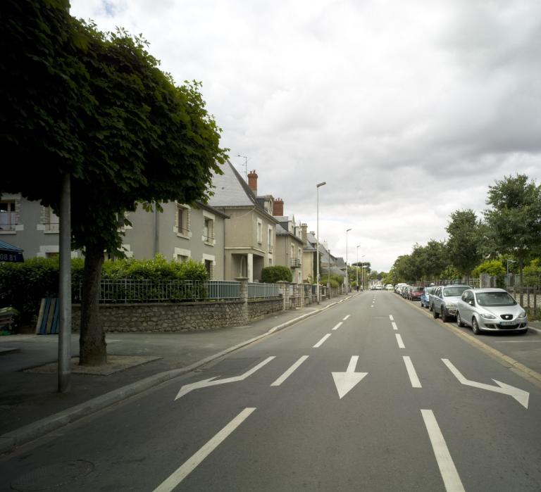 Vue de l'avenue du Maréchal-Leclerc depuis son extrémité sud.