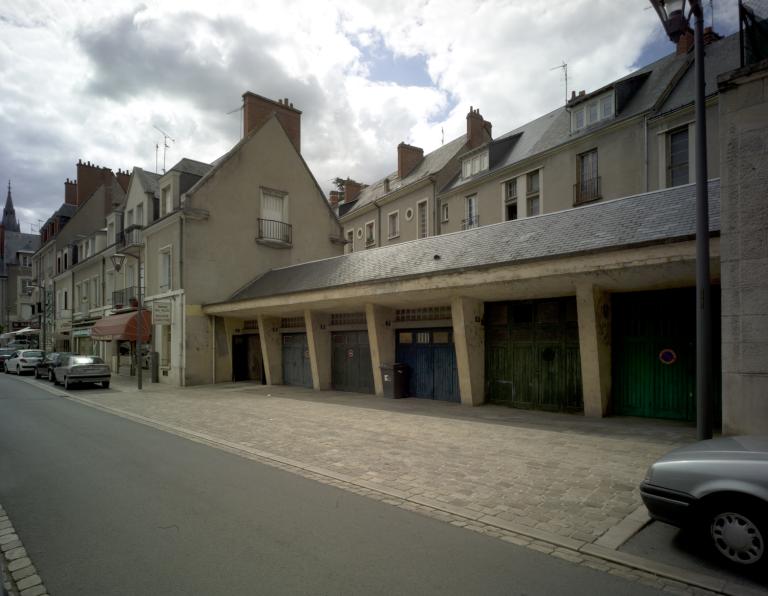 Façade sud, sur la rue Anne-de-Bretagne.