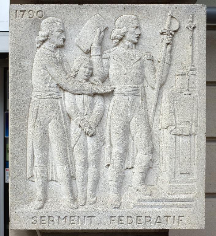 Bas-relief représentant des épisodes révolutionnaires : ici le serment fédératif, niveau deux, pilier droit.
