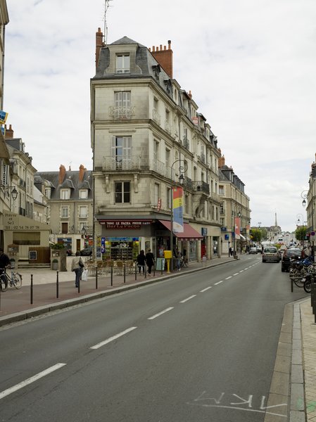 Façade ouest de la rue Denis-Papin.