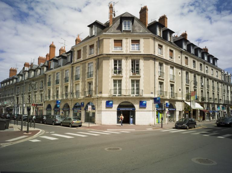 Façades sur les rues du Poids-du-Roi et Denis-Papin.