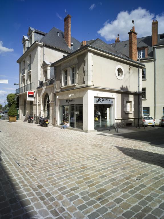 Façade sur la rue Emile-Laurens et accès au coeur d'îlot.