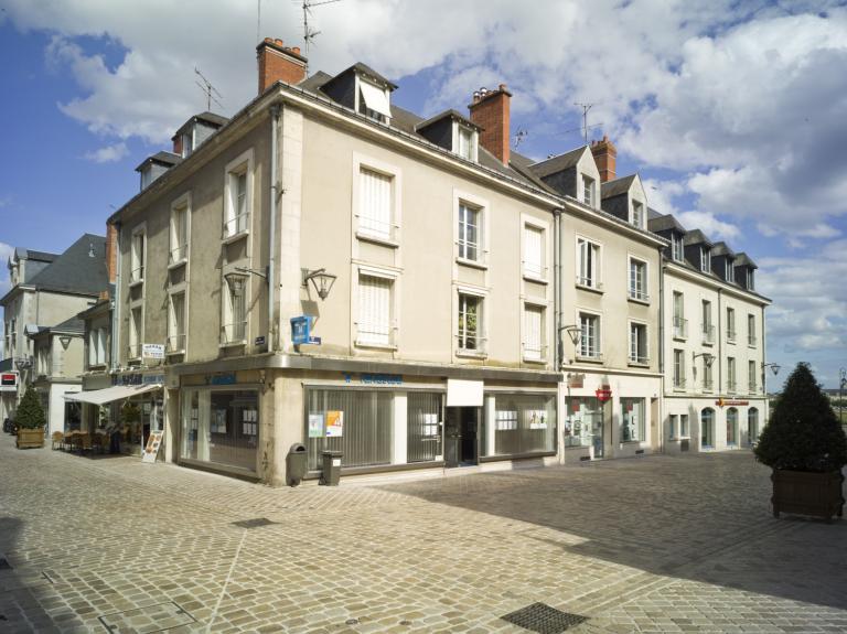 Angle de la rue du Commerce et de la rue Emile-Laurens.