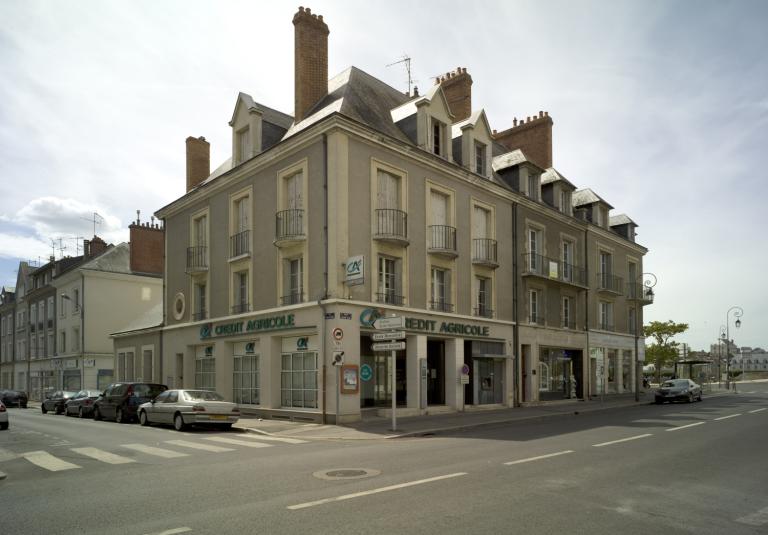 Façade sur l'avenue du Président-Wilson et angle de la rue du Premier-Septembre.