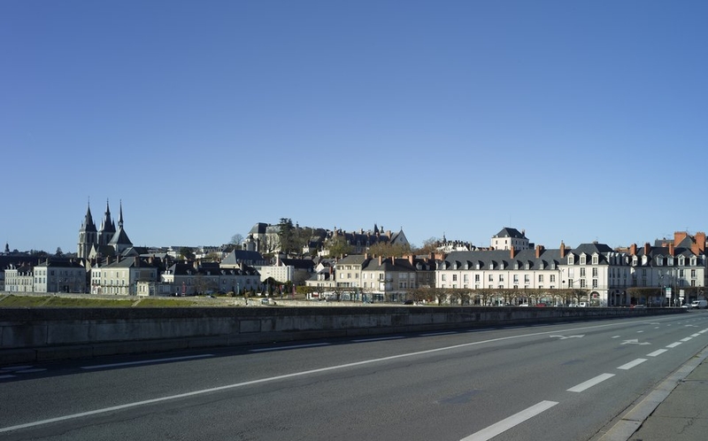 La rive droite à l'ouest du rond-point de la Résistance, vue depuis le pont. ; Vue depuis le pont.