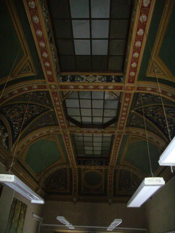 Plafond peint dans le bâtiment Hugo. 