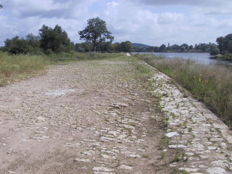 Plateforme établie à l'extrémité de l'épi Givry Fourchambault (côté rive gauche). Vue prise vers l'aval.
