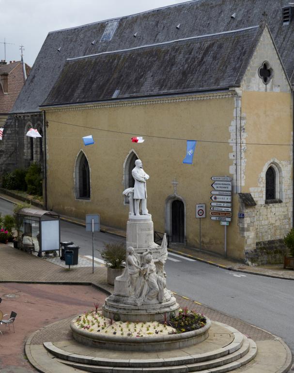 Vue générale de profil droit.