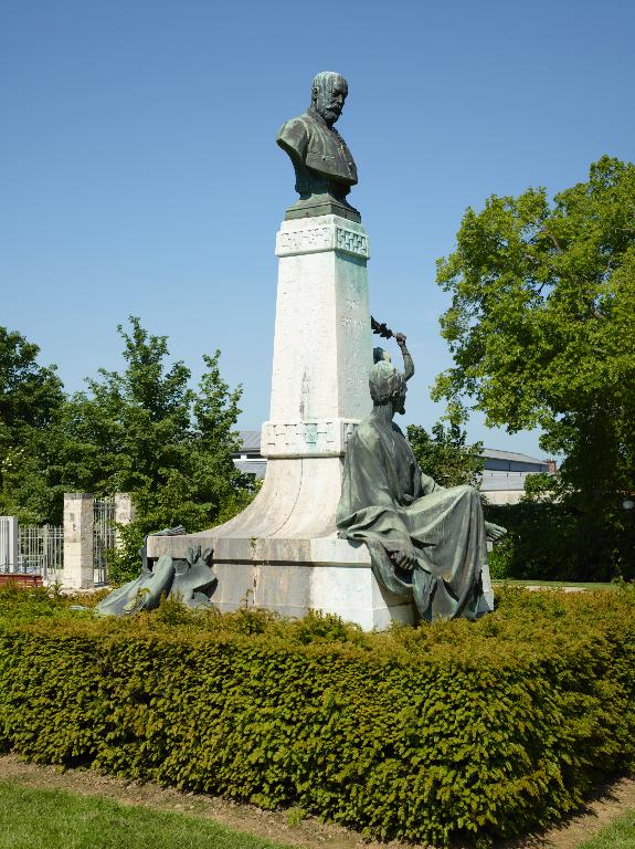 Vue générale du monument actuel.