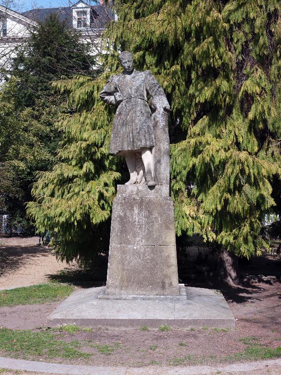 Tours : statue de Michel Colombe
