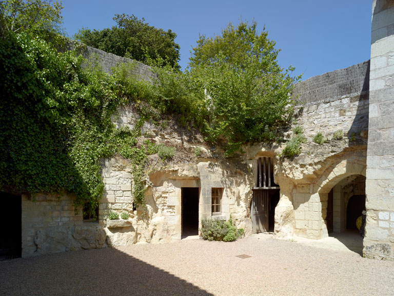 Entrée des caves demeurantes, depuis la cour.