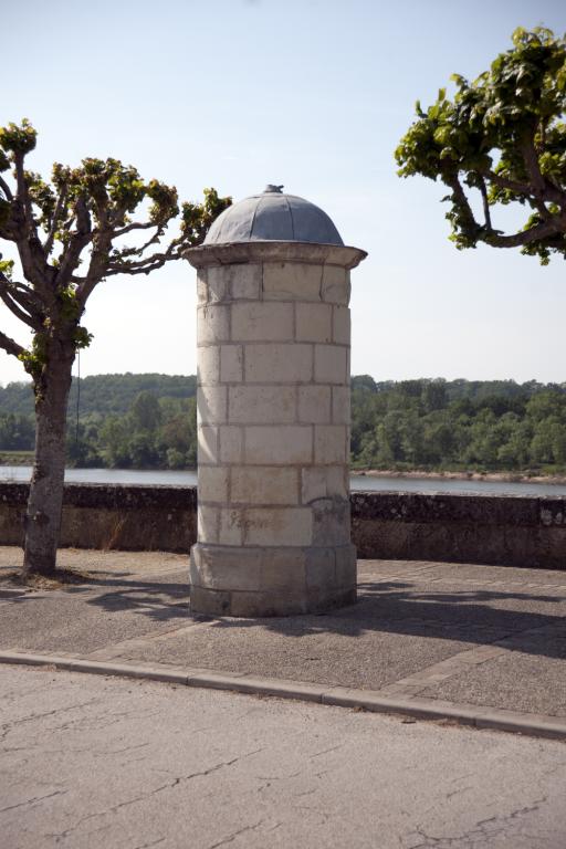 Perré en amont du pont.