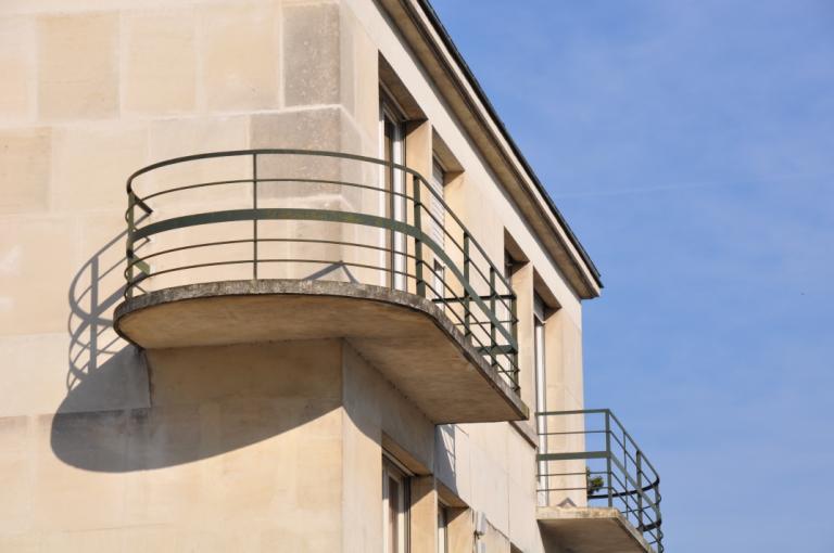 Détail des balcons de l'immeuble situé au sud est de l'îlot, par Henri Lafargue.