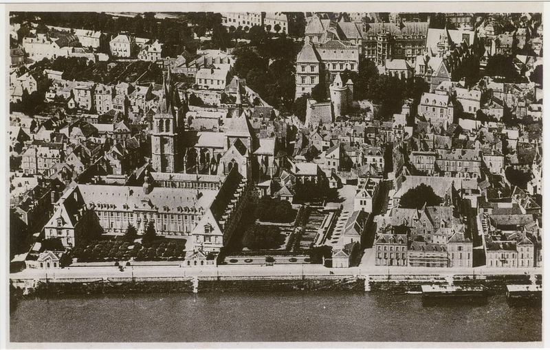 Emplacement du marché vers 1935. (Collection particulière, B. Guignard).