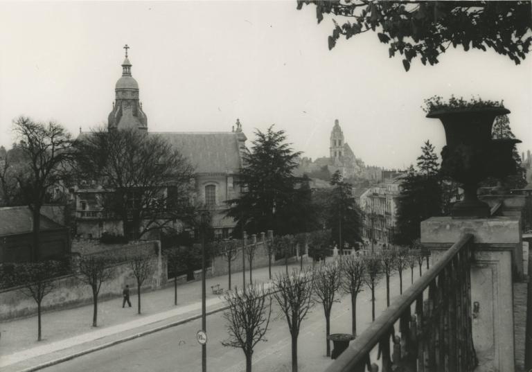 La rue Laigret avant les travaux de mise en valeur, vue depuis le sud-ouest, sans date. (Collection particulière, B. Guignard).