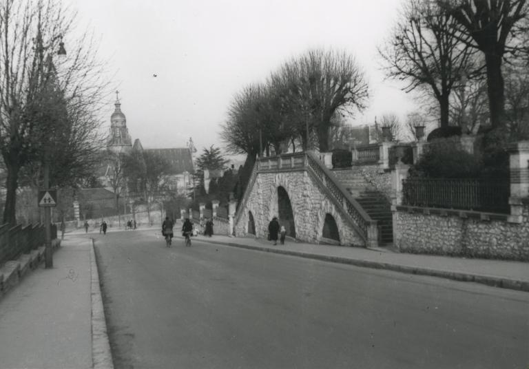 La rue Laigret avant les travaux, vue depuis le nord-ouest, sans date. (Collection particulière, B. Guignard).