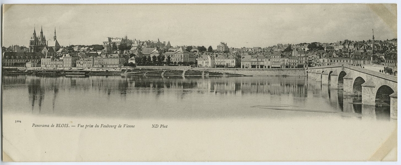 Vue de la rive droite de Blois avant-guerre : la façade sur les quais vue depuis la rive gauche. (Collection particulière, B. Guignard).