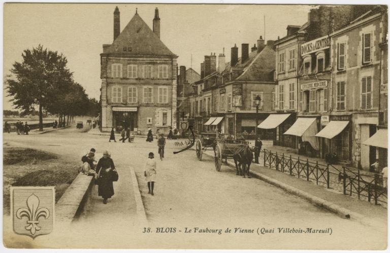 La tête de pont rive gauche vue depuis l'ouest, années vingt. (Collection particulière, B. Guignard ; Photo Editions Artaud Frères). ; La tête de pont rive gauche vue depuis l'ouest, années vingt. (Collection particulière, B. Guignard ; Photo Editions Artaud Frères).