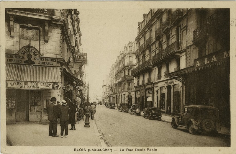 Vues de Blois avant-guerre : la rue Denis-Papin en direction du pont vers 1935-38. (Collection particulière, B. Guignard).