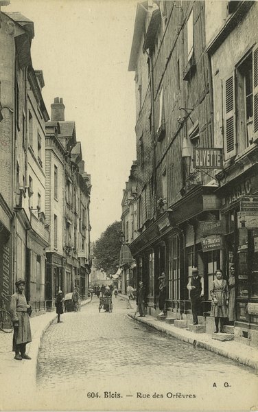 Vues de Blois avant-guerre : la rue des Orfèvres en direction de la rue du Commerce. (Collection particulière, B. Guignard).