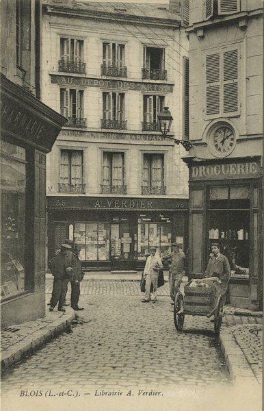 Vues de Blois avant-guerre le le carrefour de la rue Saint-Martin et de la rue du Commerce. (Collection particulière, B. Guignard).