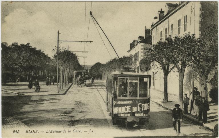 L'avenue Victor-Hugo vers 1900. (Collection particulière, B. Guignard).