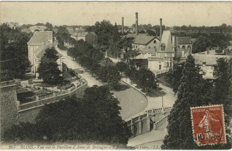 L'avenue Victor-Hugo vers 1900. (Collection particulière, B. Guignard).